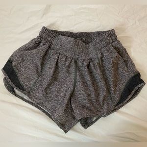 lulu lemon hotty hot low-rise lined shorts 2.5”